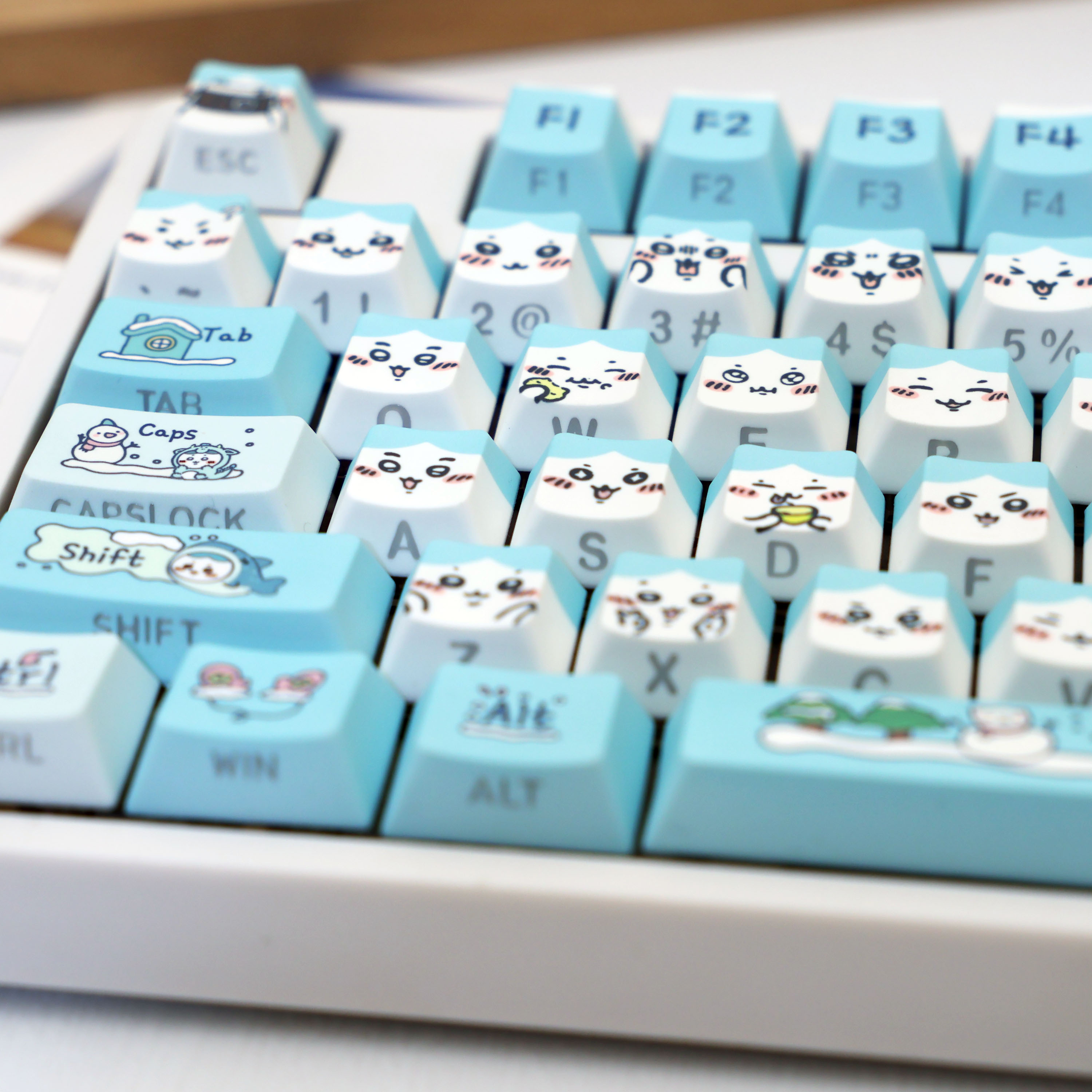 138 Keys Winter Hachi PBT Keyc - Retro Gaming Keycaps recensione e prezzo