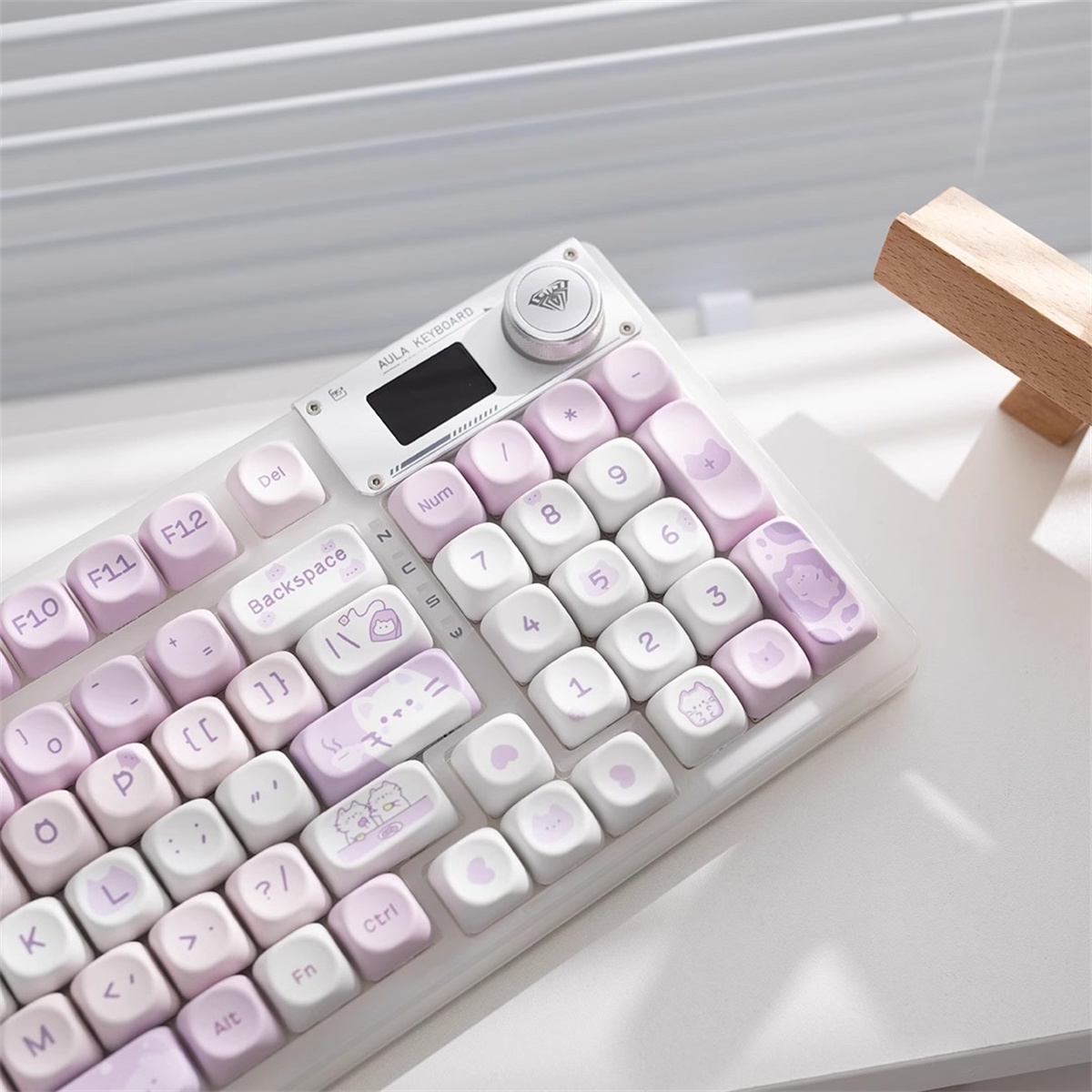 95/132 Keys Cartoon Keycaps PB - Retro Gaming Keycaps recensione e prezzo