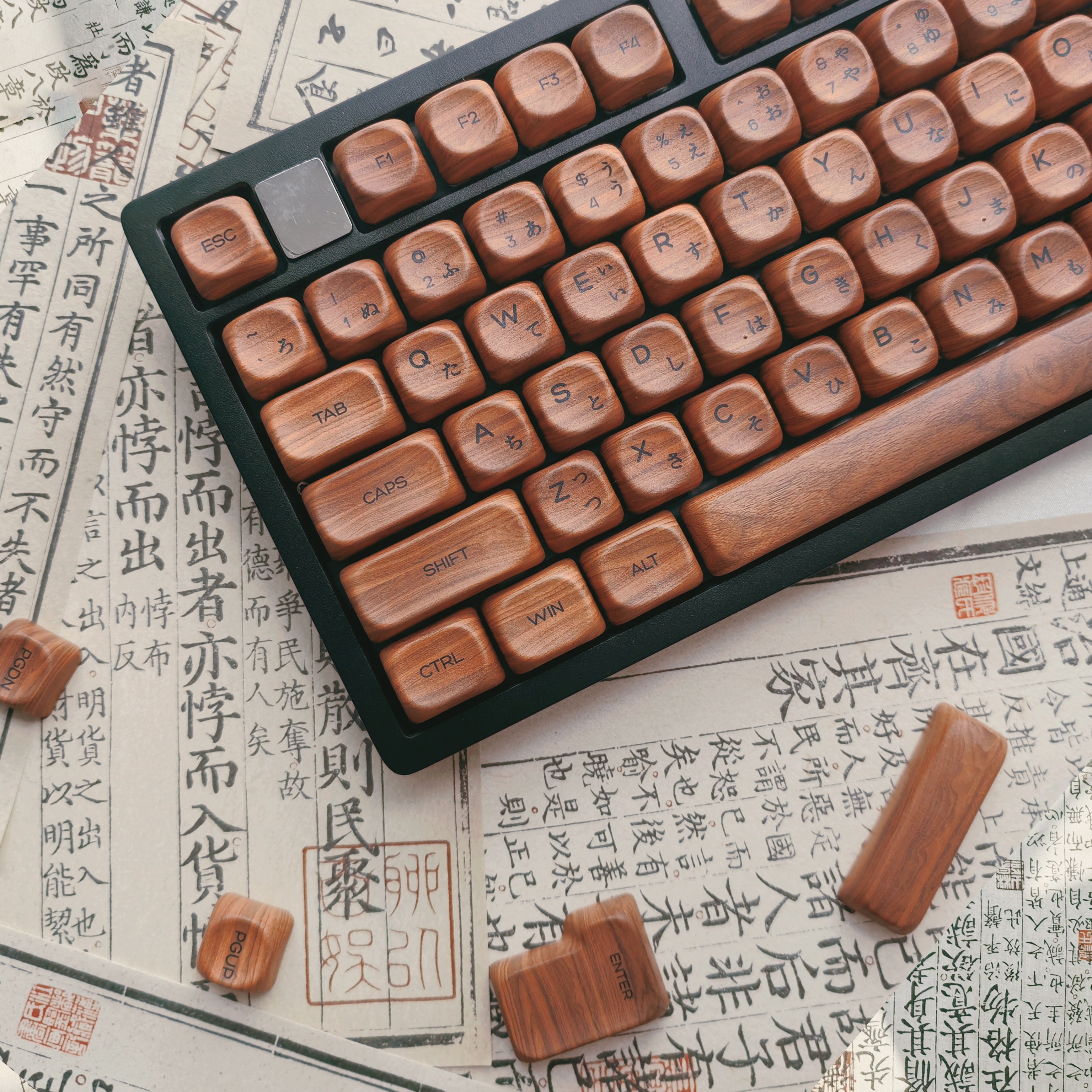 130 Keys Walnut Wood Five Side - Retro Gaming Keycaps recensione e prezzo
