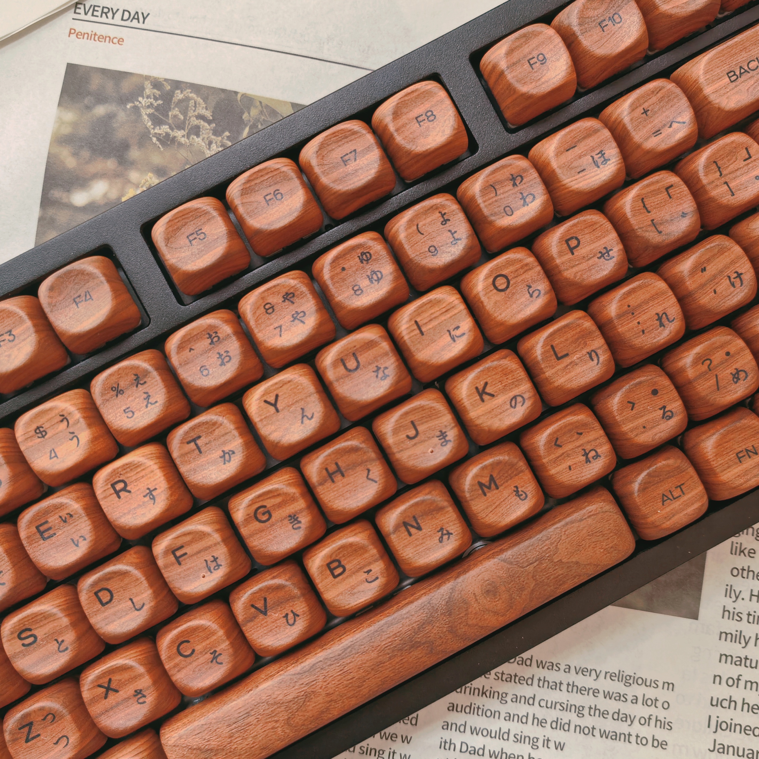 130 Keys Walnut Wood Five Side - Retro Gaming Keycaps recensione e prezzo