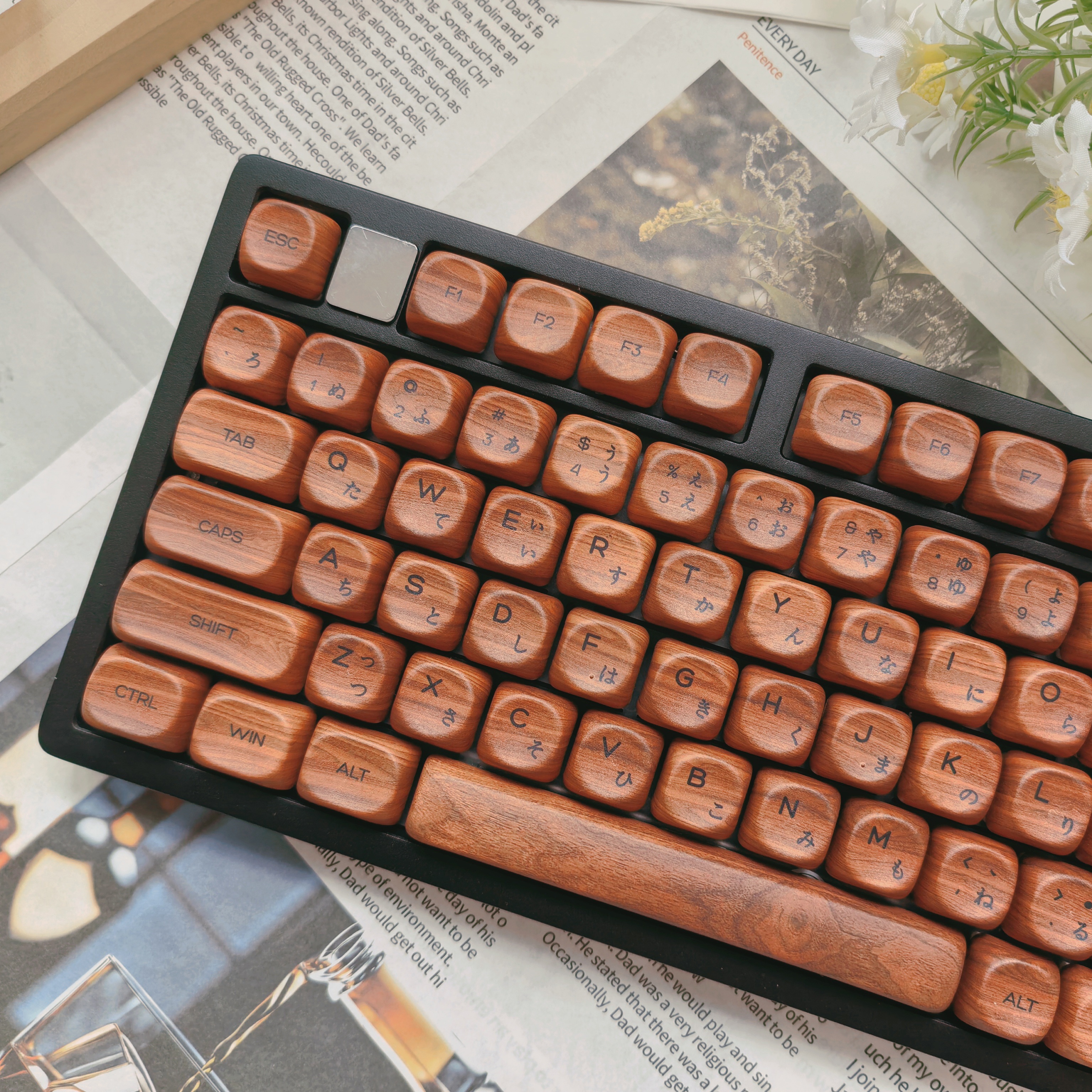 130 Keys Walnut Wood Five Side - Retro Gaming Keycaps recensione e prezzo