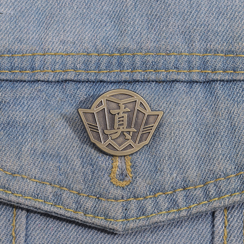 Yakuza Goro Majima Enamel Pins - Retro Gaming Gif recensione e prezzo