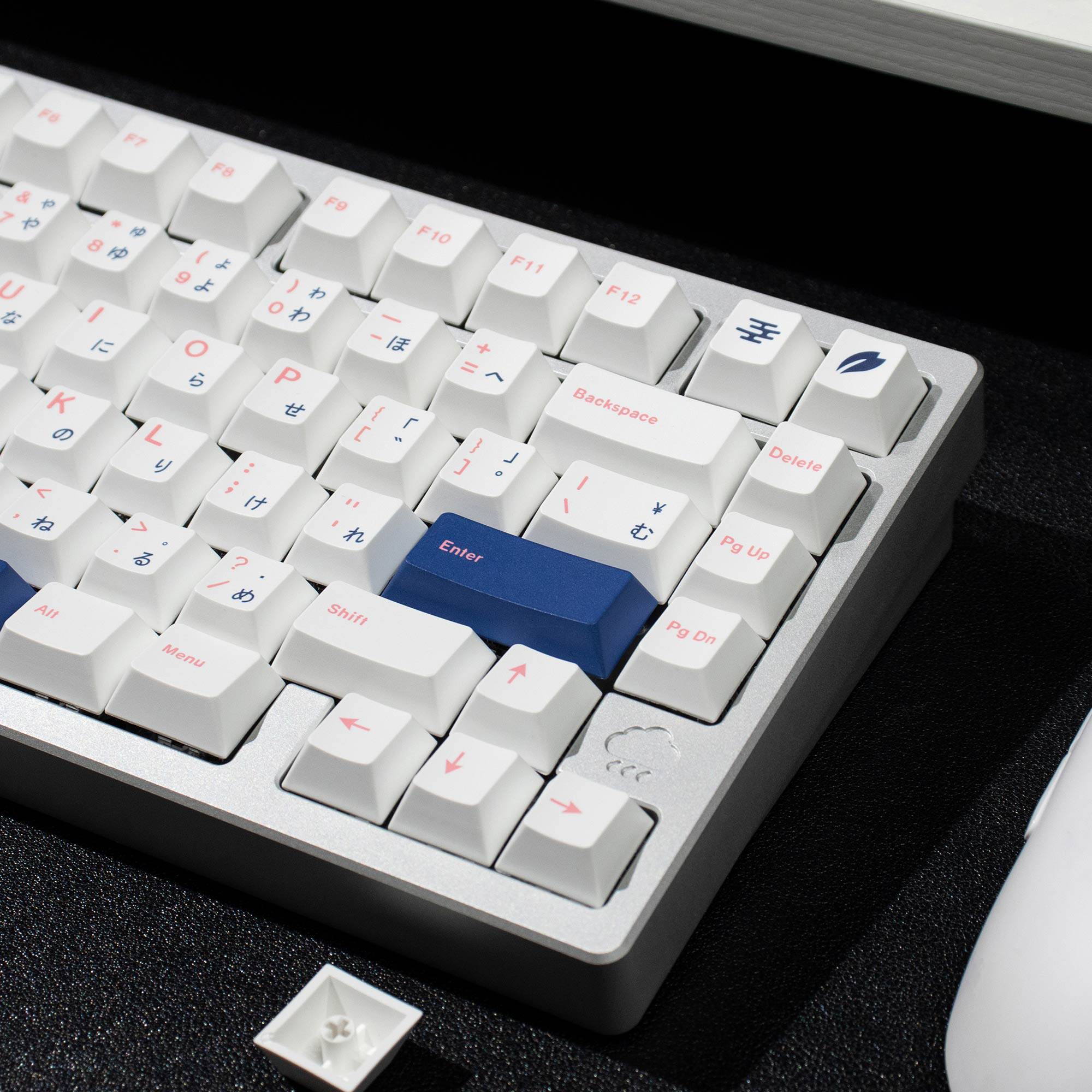 Minimalist White Blue Japanese - Retro Gaming Keycaps recensione e prezzo