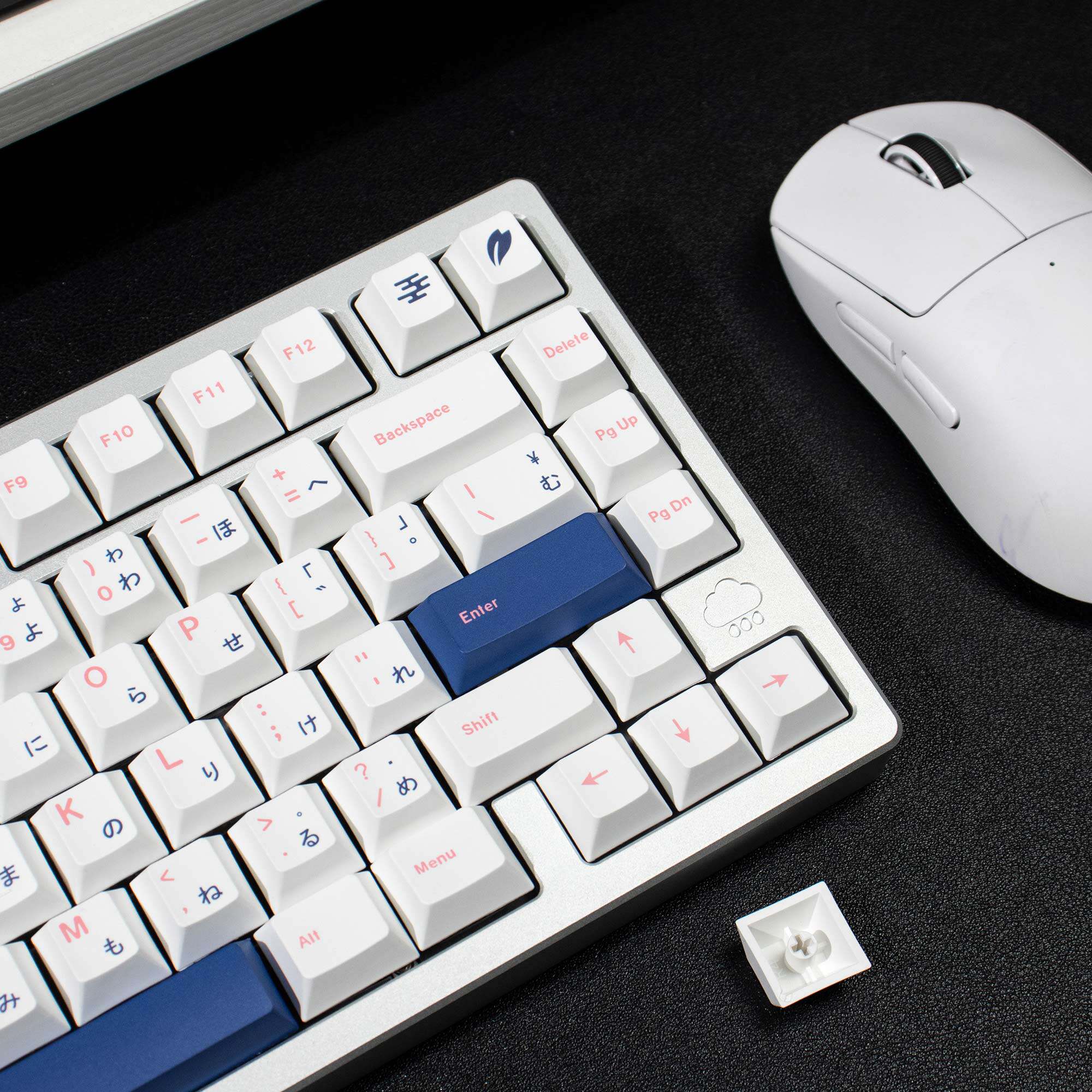 Minimalist White Blue Japanese - Retro Gaming Keycaps recensione e prezzo